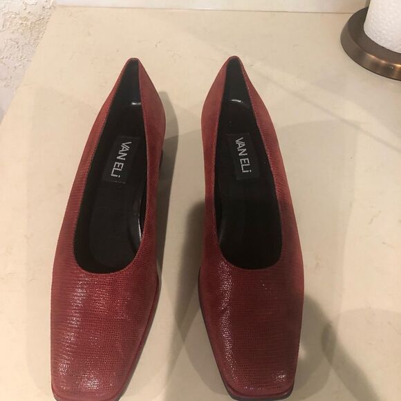 👠😊Vaneli Red Leather Suede Pump👠😊 - Picture 5 of 6